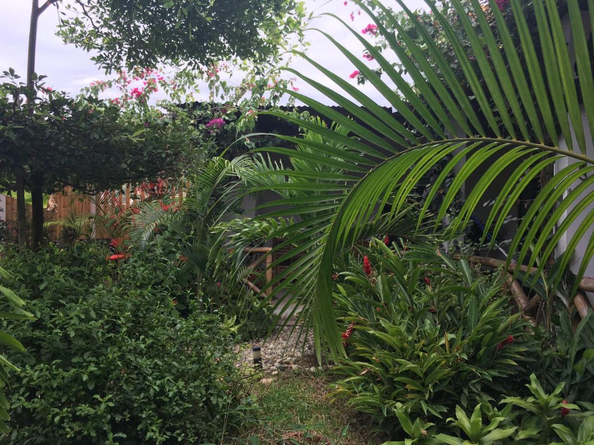 Casita Madame Hotel Puerto Lopez Exterior photo